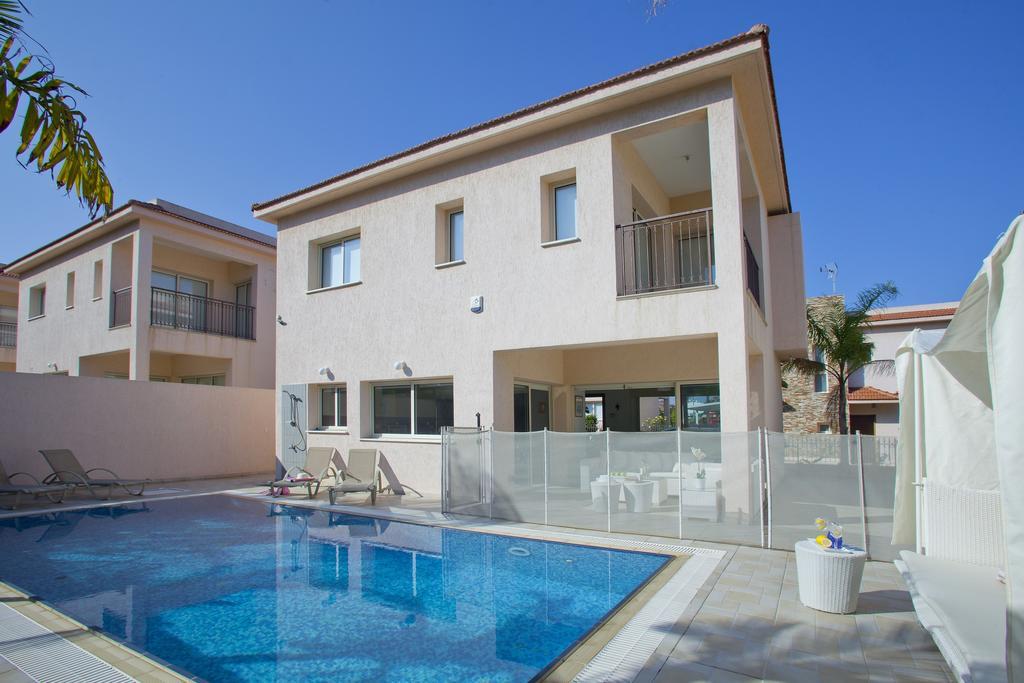 Michelle 10 Villa โปรทาราส ภายนอก รูปภาพ