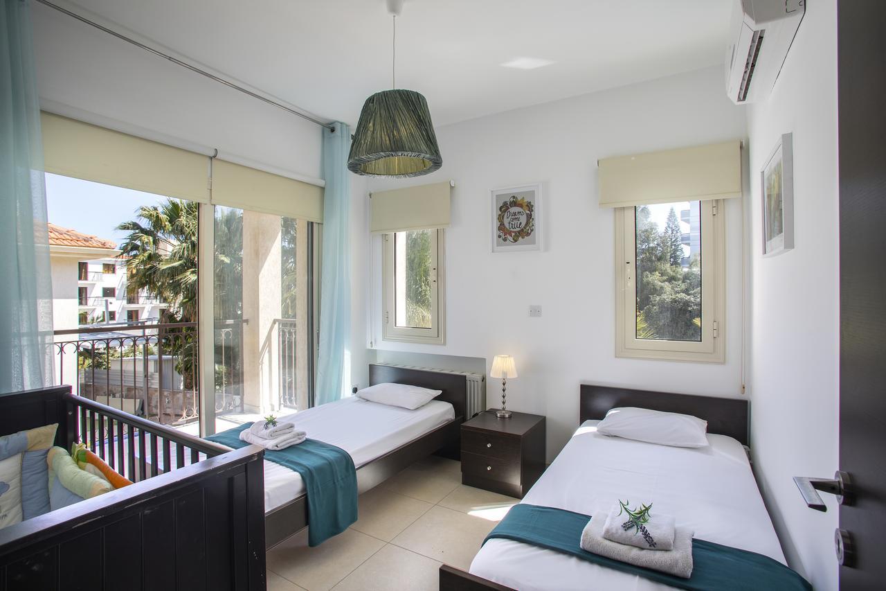 Michelle 10 Villa โปรทาราส ภายนอก รูปภาพ
