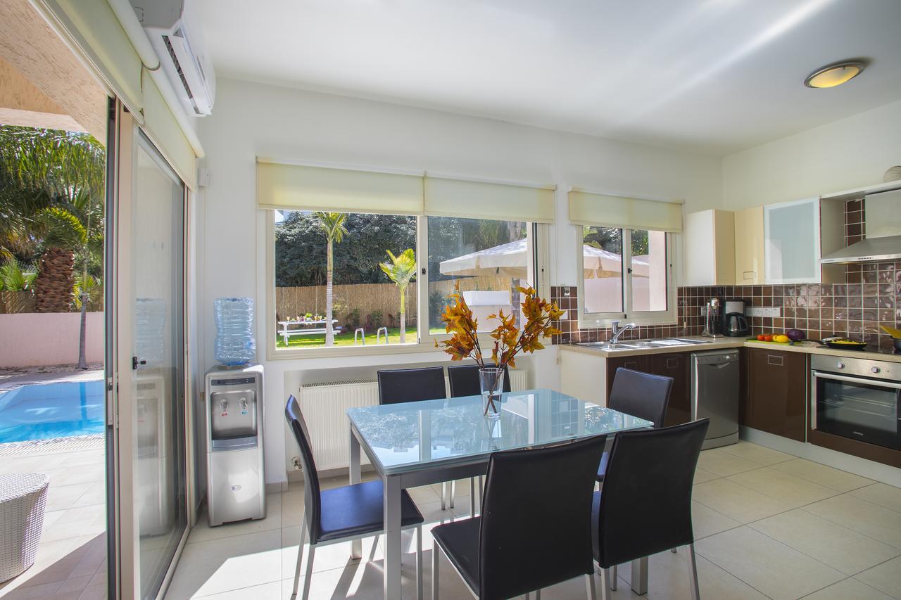 Michelle 10 Villa โปรทาราส ภายนอก รูปภาพ