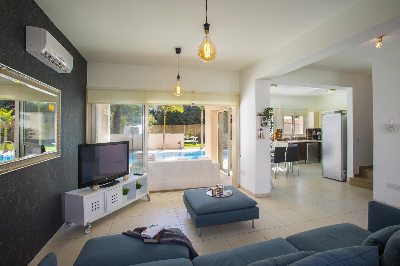 Michelle 10 Villa โปรทาราส ภายนอก รูปภาพ